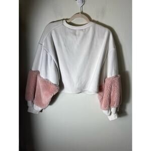 BlueBlush white cropped sweatshirt size Small